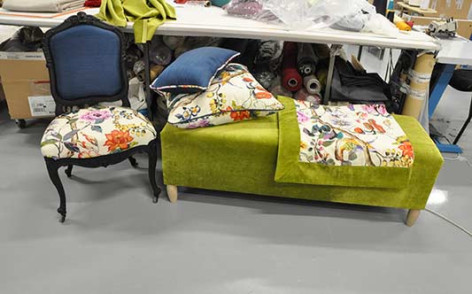chaise, tabouret, nappe